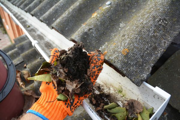 Cost of Seamless Gutter Cleaning in Glen Burnie